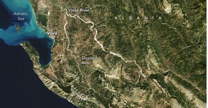 “Rrjedh i lirë nëpër Shqipëri”: NASA publikon foto të lumit Vjosë