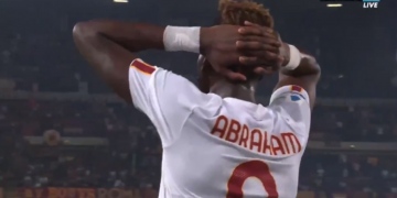 VIDEO/ Ishte vetëm ai dhe porta! Abraham humb rastin e pagabueshëm, i jep Murinjos një arsye për ta ulur në stol