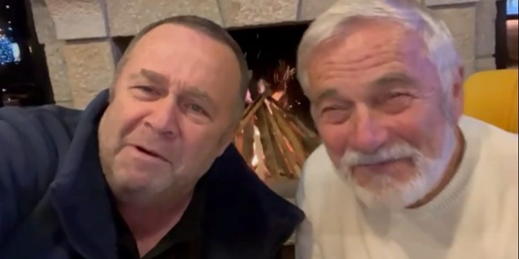 Gjergj Luca e Viktor Zhusti ironizojnë: Gazetarët thonë që ky burrë dashuron edhe 80-vjeç! Ishalla, t’i ngjaj edhe unë në këtë moshë!