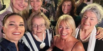 Një foto në komentet e qytetarëve: Të mirat dhe të bukurat artistet tona, që na kanë zbukuruar jetën me filmat dhe rolet e tyre!