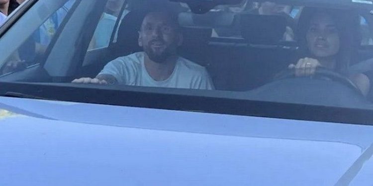 “Ajo më la, por të paktën jo për ndonjë plak, ajo më la për Messin”! Nuk do ta besoni historinë e pazakontë të çiftit Antonella-Messi