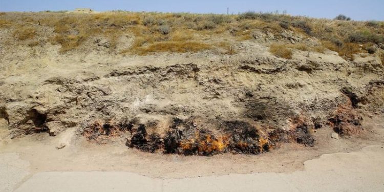 “Flaka e përjetshme”, forcë e mbinatyrshme?! Zjarri që po digjet prej 4000 vjetësh, reagon eksploruesi për misterin e madh