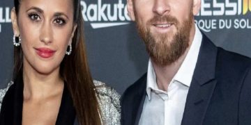 Раѕ një burri të sukseѕѕhëm qëndron gjithmonë një grua! Kjo vlen dhe рër disa nga futbolliѕtët më të mëdhenj në botë!