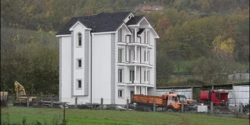 Luks përrallor! Ja cili është fshati shqiptar i ndërtuar plotësisht nga ‘Çunat e Londres’