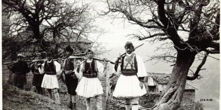 Janinë 1873: Fustanella, veshja e shqiptarëve që u rrëmbye nga të vetquajturit grekë