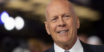 Bruce Willis nuk flet dhe nuk kupton! Përkeqësohet gjendja shëndetësore e aktorit të famshëm hollivudian