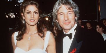 Cindy Crawford tregon pjesë të pathëna nga jeta bashkëshortore me Richard Gere