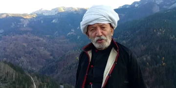 Çun Lajçi: “Liria ka emën” vetëm kur ju i leni interesat e lakmia e vetme bahet atdheu”! Aktori lehës i AAK-ës e sulmon: Je pagu edhe për poezitë për dëshmorët, boll u zvarrite