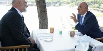 “Dendias është me origjinë shqiptare nga fshati Iliazi, babai i tij mbante në zyrë bustin e Skënderbeut”