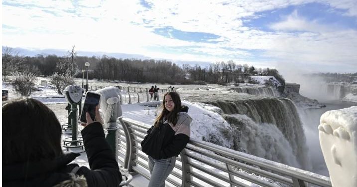 Ujëvara e Niagarës pothuajse e ngrirë (Video+Foto)