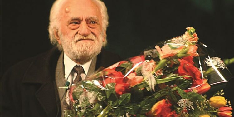 “Artisti i Popullit” Kadri Roshi dhe ditëlindja e harruar nga “tam-tamet” e qeverisë dhe shoqërisë