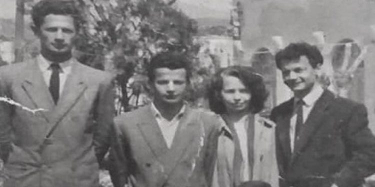 Si i dënoi kryeministri “Bitëllsat” e Pogradecit? Të mahnitur nga muzika e orkestrës, kryeministri çek dhe ai bullgar, u afruan aty dhe pasi i përgëzuan ata, i thanë Mehmet Shehut…