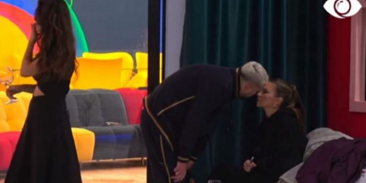 Kiara ia thotë troç Luizit: Nuk u mërzite gjithë ditën pas meje? Këngëtari: Ja ta shohim si është të të mos vij pas