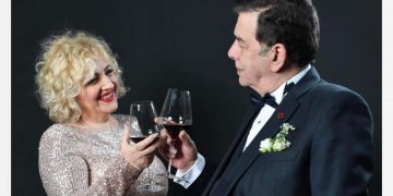 Ikona e RTSH-së dhe diplomati Virgjil Kule martohet sërish, publikon fotot e veçanta në rrjete sociale