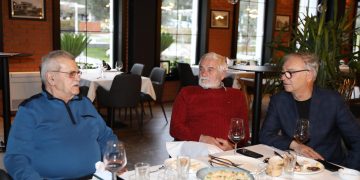 Krenaritë e kombit! “Mirënjohës përjetë për kontributin e çmuar”: Ja si u bën bashkë aktorët dhe regjisorët më të mirë të Shqipërisë