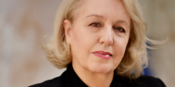 Dëshmia e rrallë e Vera Bekteshit: Kur isha e internuar në Berat, Sigurimi e thirri Spartak Ngjelën dhe duke e pyetur nëse dëshironte një raport me mua, ai i’u tha…