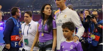 Georgina Rodriguez ndryshon stil për të mos provokuar në Arabinë Saudite, partnerja e Ronaldos përshtatet me kodin e rreptë të veshjes për femrat