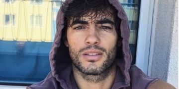 Aktori i njohur shan shqip në serialin turk (Video)