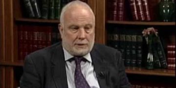 James Pettifer: “Nga 6 mijë banorët e ishullit grek, vetëm 90 nuk ishin shqiptarë”!