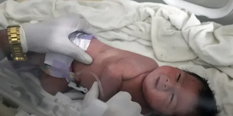 Foshnja më e kërkuara në botë e momentit! Lindi nën rrënojat e tërmetit, e tmerrshme ajo çfarë është tentuar të bëhet ndaj vogëlushes në spital