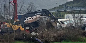 Lajmi i fundit/ Tragjedi në Greqi: 32 persona të vdekur dhe 85 të plagosur pas përplasjes së dy trena në Larisa