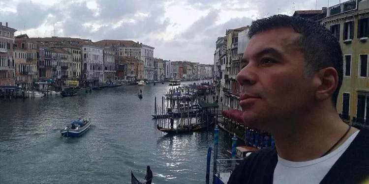 Arti i muzikës në zi! Humb jetën në moshë të re kantautori shqiptar Evans Rama