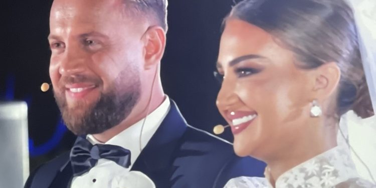 Luizi dhe Kiara kurorëzojnë lidhjen e tyre “live”: Çifti i Big Brother Vip Albania i thonë “po” njëri-tjetrit para kryebashkiakut Veliaj. Zyrtarisht burrë e grua!