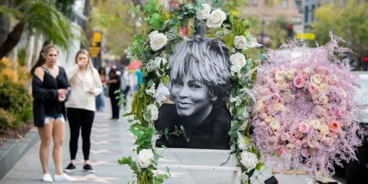 I jepet lamtumira e fundit ‘Yllit’ të muzikës Tina Turner…