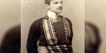 Të dhëna mbi origjinën e gjeniut Nikola Tesla dhe fotografisë së tij të famshme me kostum tradicional