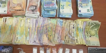 Anglezët  “gjejnë vende pune bosh” në Shqipëri! Tre “patriot” të Rishi Sunak kapen duke shitur drogë në Dhërmi