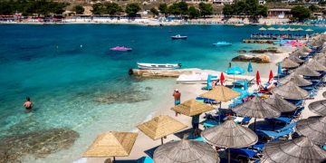 Ankohen pushuesit rumunë: Shqipëria jo më e lirë, është bërë destinacion luksi! Çmimet edhe më të shtrenjta se te ne