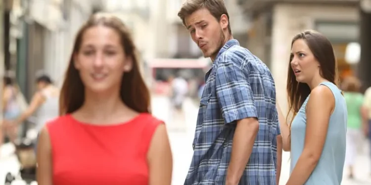 Pse burrat shikojnë me gra të tjera veç partneres së tyre?! Kjo pyetje i ka tani disa shpjegime