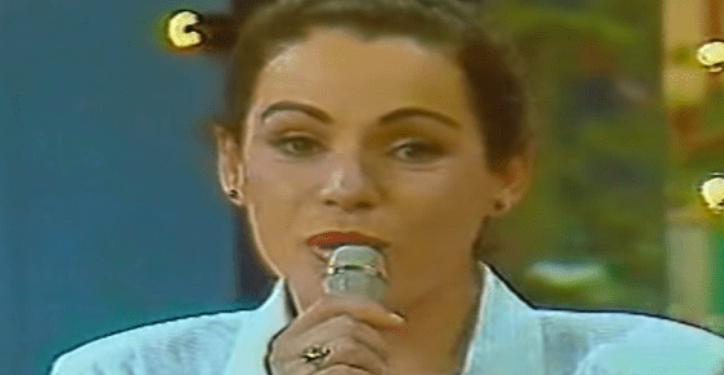 Ema Qazimi, ikona e viteve 90! Historia e një jetimje me nënën gjallë