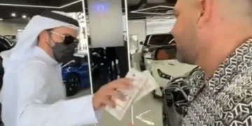 Në kërkim nga policia: hyri në sallon dhe bleu të gjitha makinat