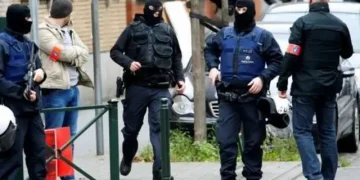 VIDEO/ “Far West” në Itali: Dy grupe kalabreze përplasen me armë në mes të ditës!