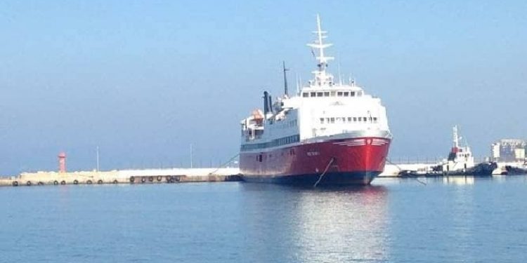 “Në Shqipëri, larg çmimeve të çmendura të Italisë”! La Repubblica me udhëtarët e tragetit Bari-Durrës