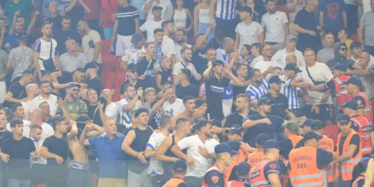 Media greke i jep jehonë përplasjes në Air Albania: Sakatim në Shqipëri, tifozët e Beshiktashit hëngrën dru në Tiranë