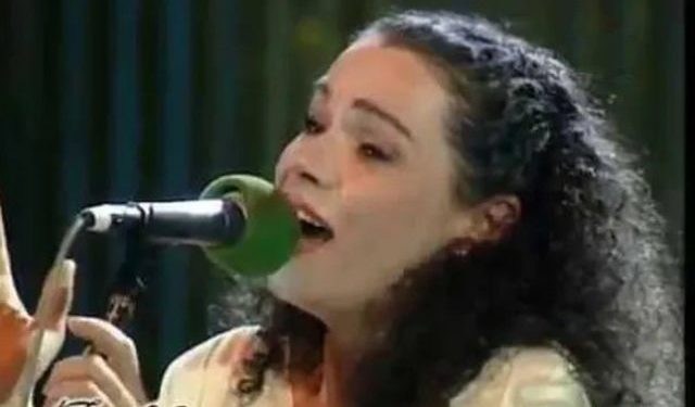 Ikonë e festivaleve në vitet ’90! Këngëtarja shqiptare që u rrit jetime, me nënën gjallë