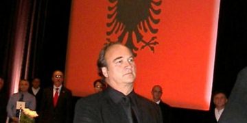 “Të rritesh në Çikago si djali i një emigranti nga Shqipëria! Xhim Belushi korçari që nuk e harroi kurrë origjinën