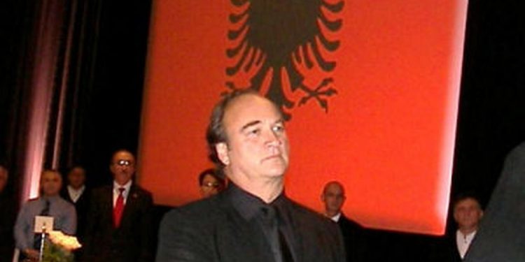 “Të rritesh në Çikago si djali i një emigranti nga Shqipëria! Xhim Belushi korçari që nuk e harroi kurrë origjinën