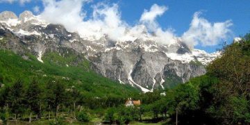 ‘Europa që nuk e dinit se ekzistonte’! Media greke rendit 9 vendet që duhen vizituar në Shqipëri