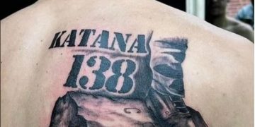“Katana 138”, tatuazhi unik i Mirlind Dakut! Historia e madhe që futbollisti kuqezi mban në trup