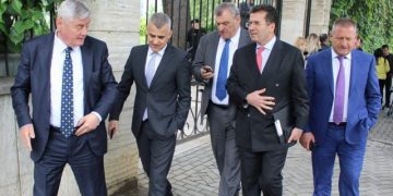 Aleancë maskarenjsh në varkën antiamerikane të “piratit” Sali për Himarën!