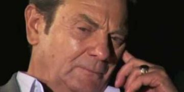 Fjalët e fundit të Roland Trebickës për bashkëshorten: “Mbase do të kthehem në teatër, në oborr a në holl, por e di se në skenë nuk do ngjitem më kurrë. Më ndero”.