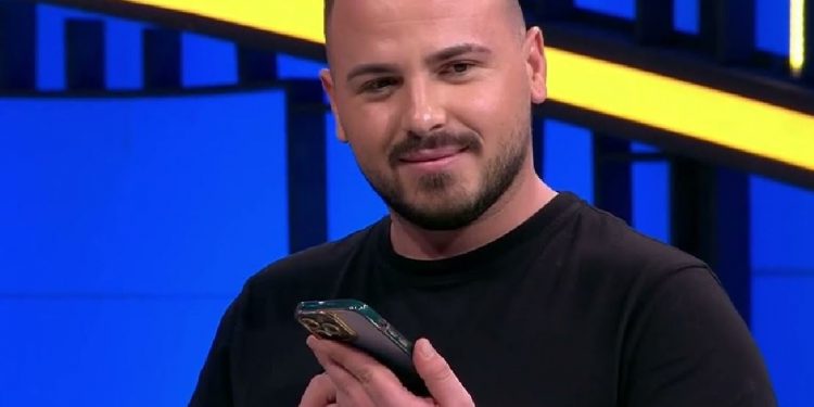 ‘O gejush i vogël, by***, boll hange m** ti dhe Efi’/ Ronaldo Sharka masakrohet në rrjet