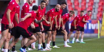 Sfida delikate ndaj Çekisë, trajneri Sylvinho përvijon formacionin. Dilema e vetme në sulm