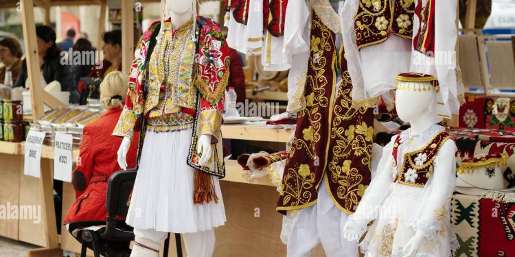 Turistët ikin me “një copë” Shqipërie me vete!