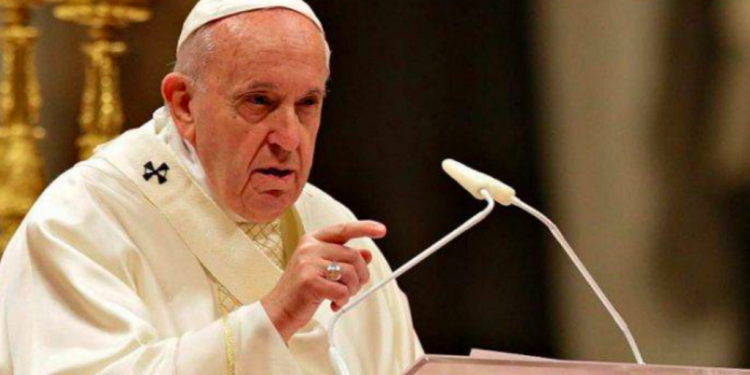 “Mos u largoni nga atdheu”! Papa Françesku mesazh të papritur për të rinjtë shqiptarë
