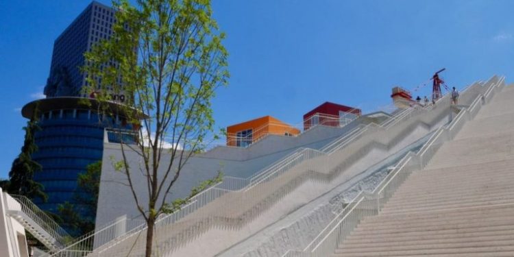 “Dikur i harruar, sot qyteti ballkanik më i vizituari i Evropës”! The Times artikull për Tiranën