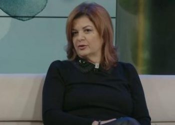 Ish bashkëshortja tregon me “gëzim”: E kam veshur nuse gruan e burrit!